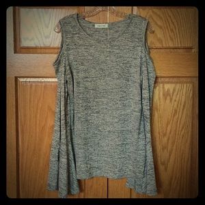NWOT... Cols shoulder women's top